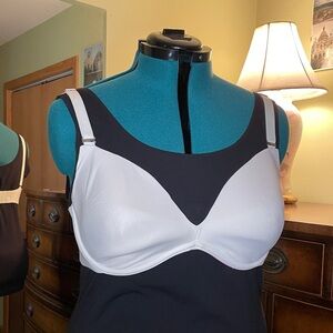 Frederick’s of Hollywood VaVaVoom Stretch/silky PushUp Bra straps-removable 42C